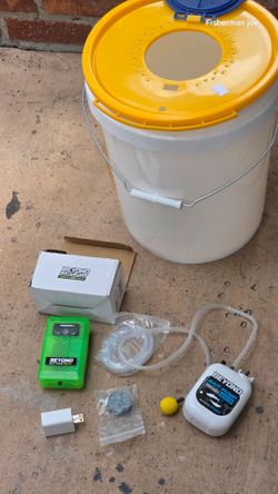 Live bait bucket/bucket cover/Rechargeable Aerator/Battery Aerator