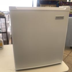 Arctic Fresh Mini Fridge 