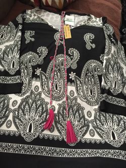 Women’s size large shirt with attachable necklace