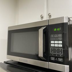 Black + Decker Small Microwave 