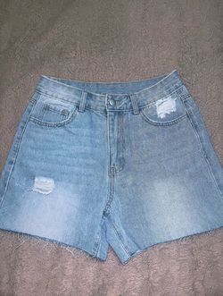 SHEIN Women’s Light Wash Denim Shorts - Medium