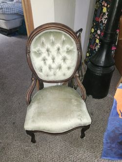 Victorian ladies parlor chair, green buttoned velvet cover, c. 1875 vintage accent on wooden Casters