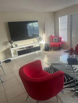 Beautiful Accent chair for a pop