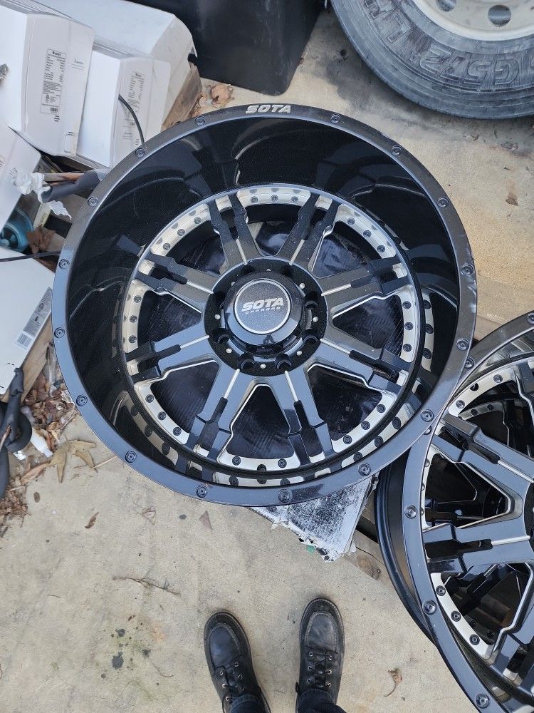 22 × 12. SOTA Offroad Wheels.