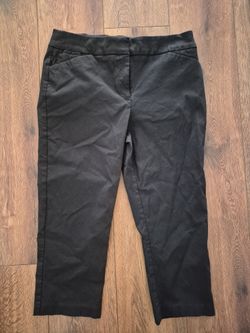 Attyre Black Capris Sz 10P