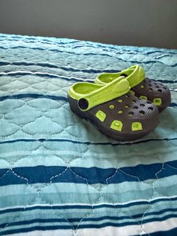 Toddler Grey and Lime Green Clogs 2C