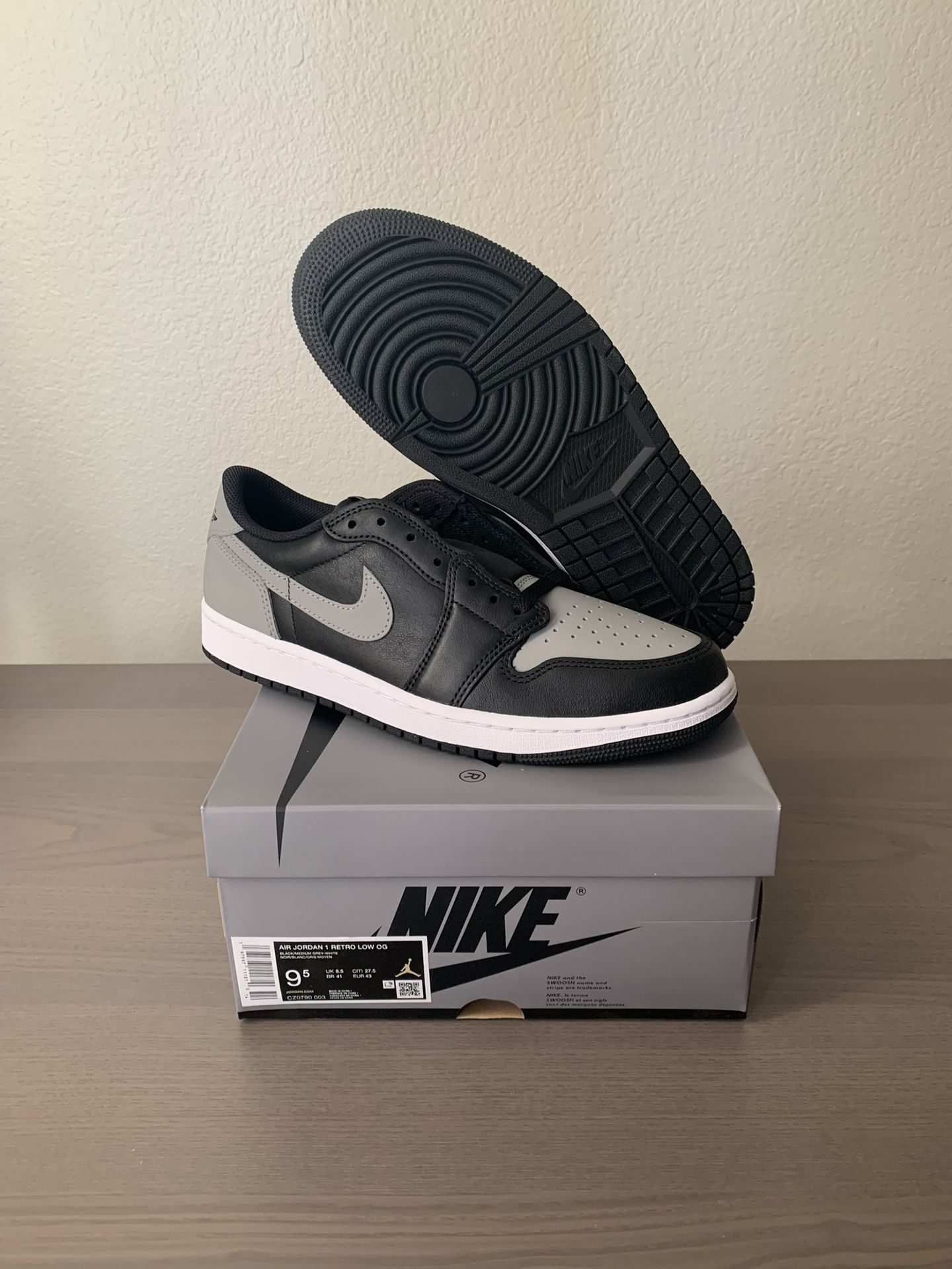 Jordan 1 Retro Low OG Shadow Size 9.5