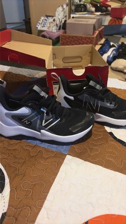 Kids Rave Run v2 New Balance (black) Size 4 shoes