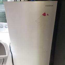 NEW FREEZER INSIGNIA 