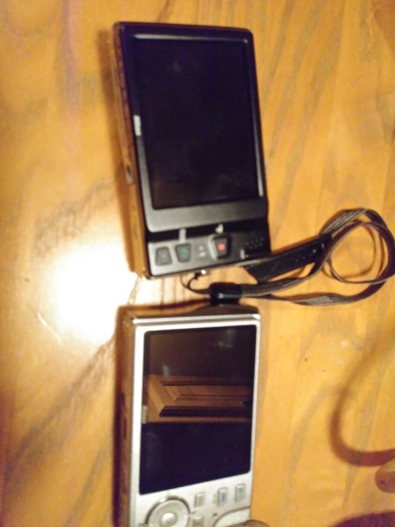 2 Nikon digital cameras used but good condition