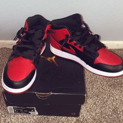 Jordan Mids Black And Red Size 7y 8.5 Woman