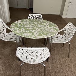 Table And Chairs 