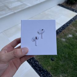 Airpods Pro 2nd Gen/ Magsafe Charge