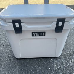 YETI Cooler Roadie 32 BRAND NEW
