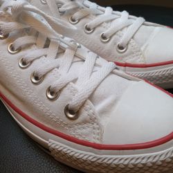 Converse low top keds .New. size 7 men or whatever converts to woman's these are unisex