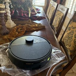 I ROBOT ROOMBA VACUUM         TOP OF THE LINE NEVER USED