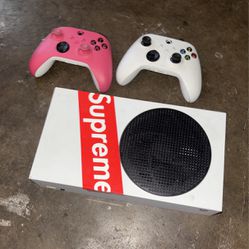 Xbox Series S  With 2 Controllers 
