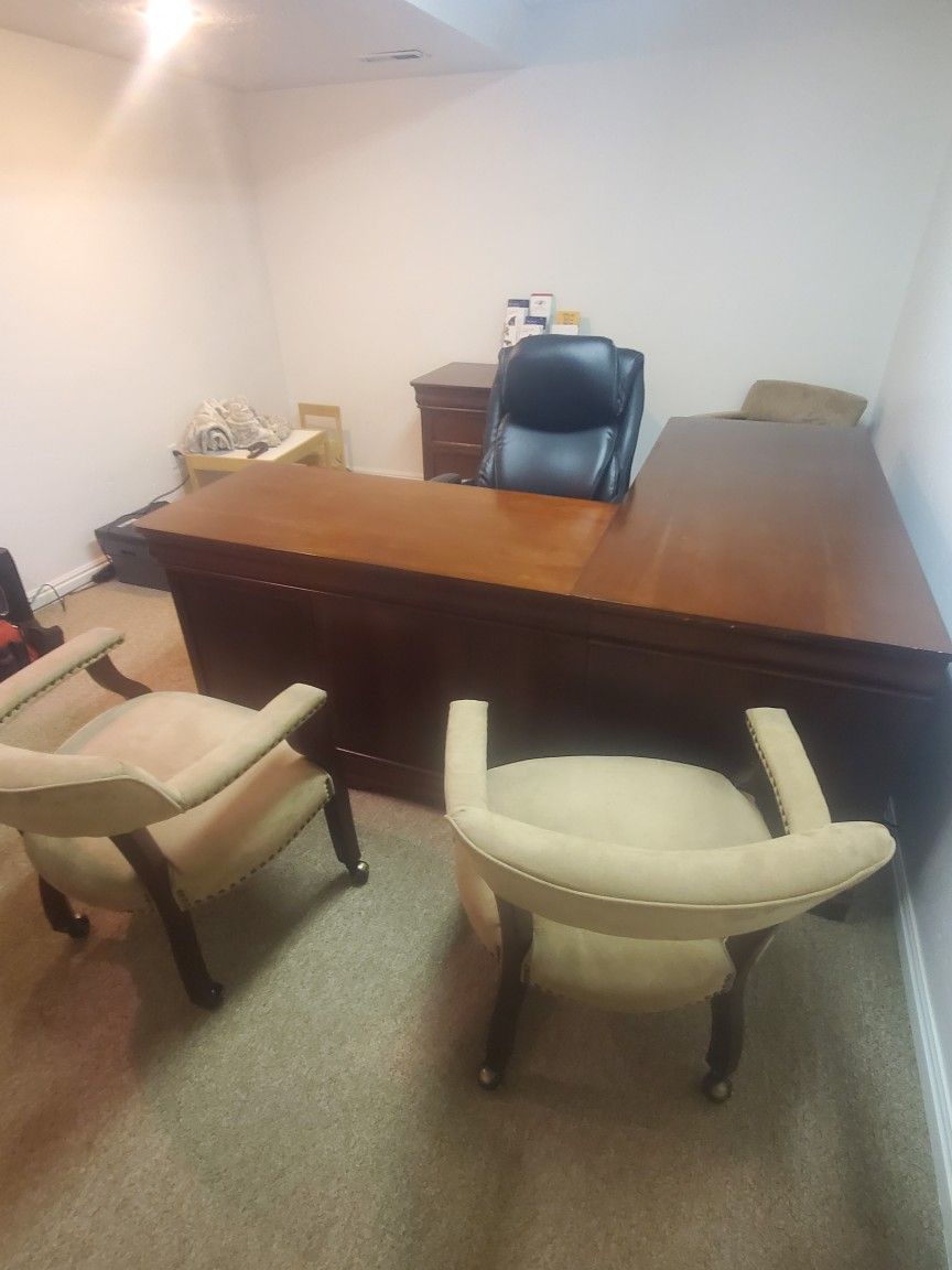 Complete executive office furniture set