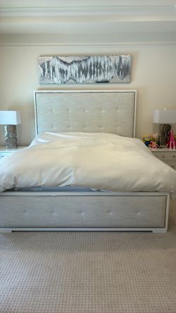 White bedroom set - like new in Windermere FL