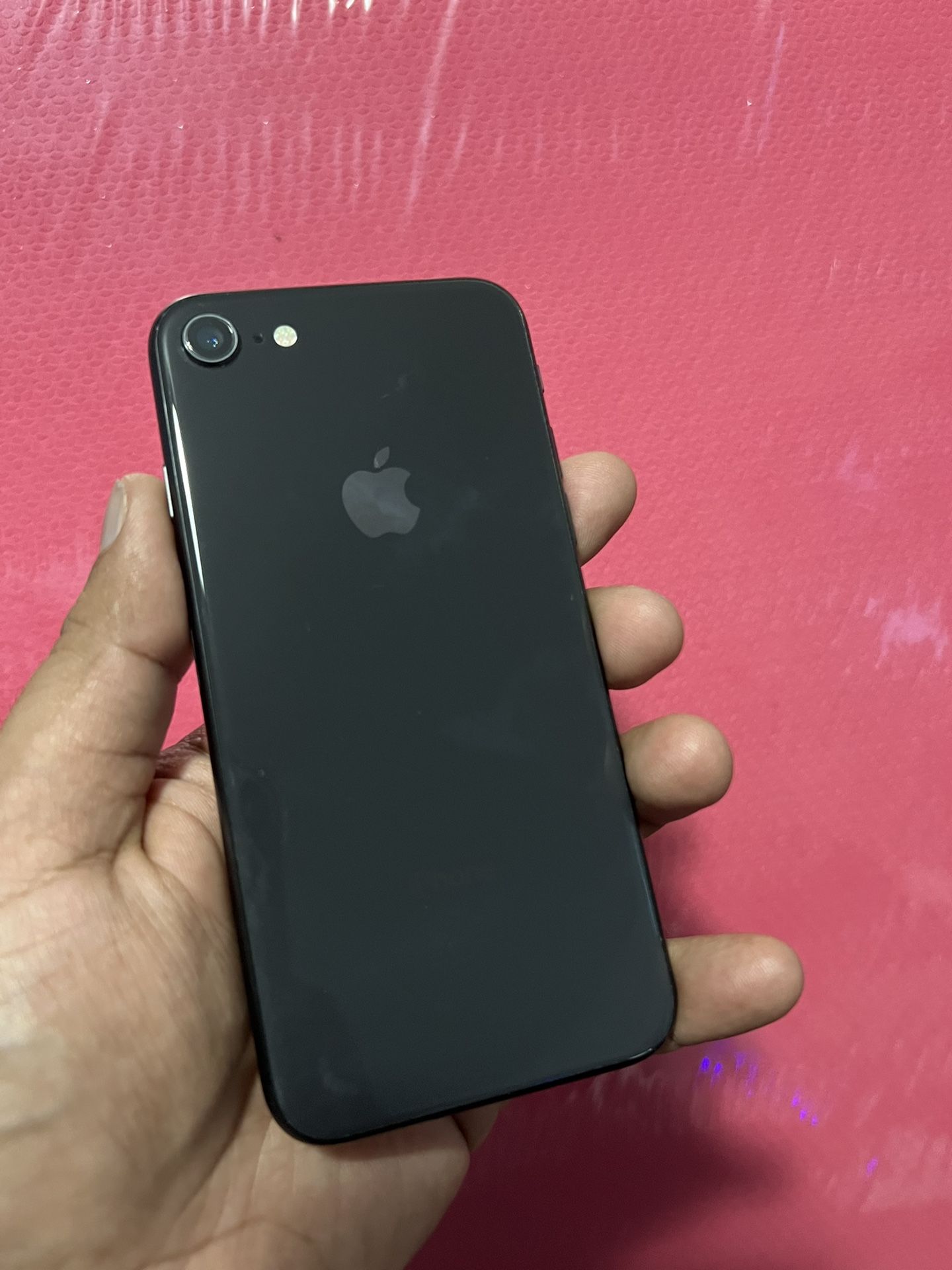 UNLOCKED APPLE IPHONE 8