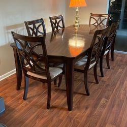Dining Room Table, Chairs & Hutch