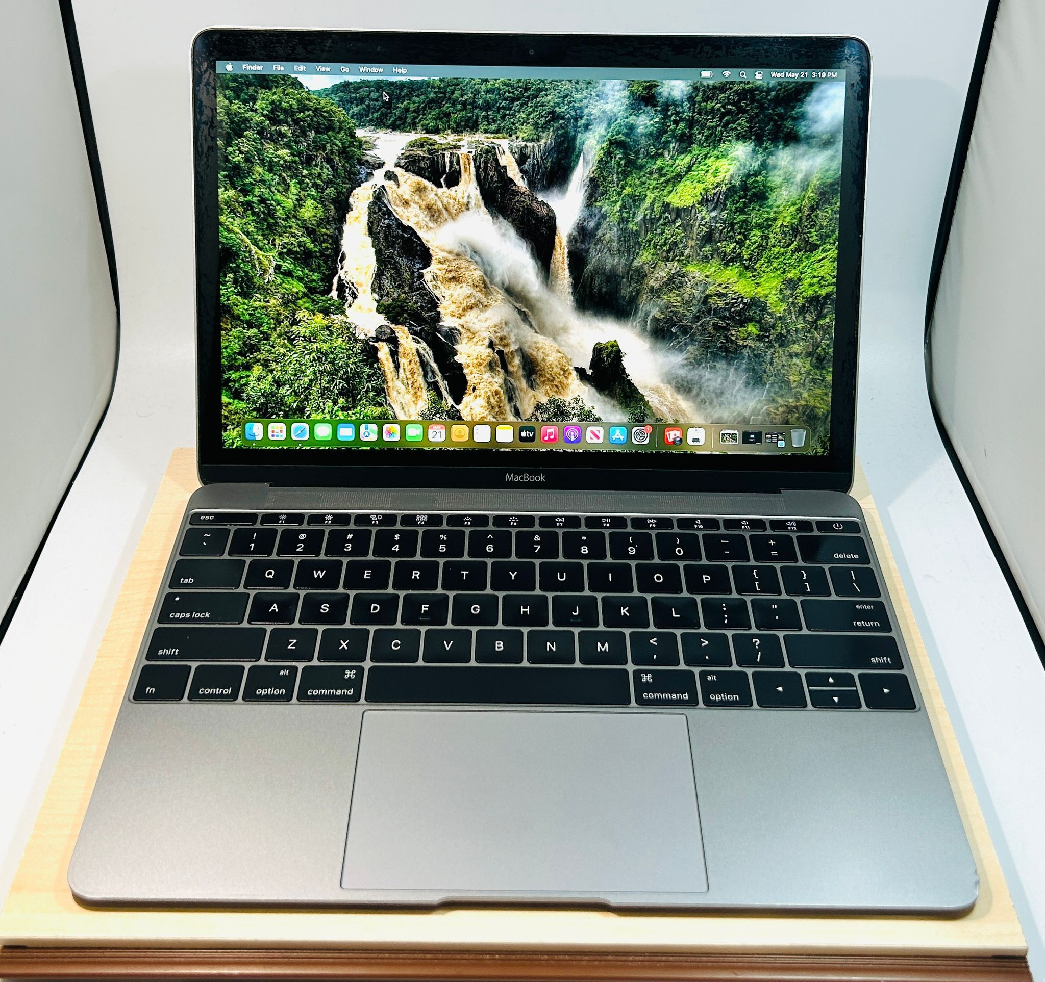 Apple MacBook 12-inch 2016 Intel Core M3 8GB 256GB -Screen Delam Fully Functional