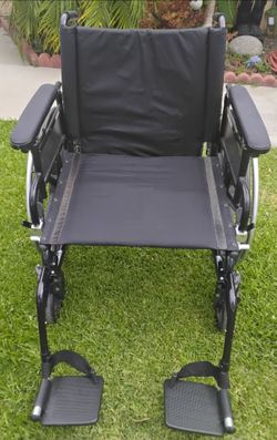 Wheelchair 22"Wide light Weight Silla de ruedas Liviana