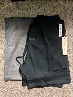 Black essential shorts