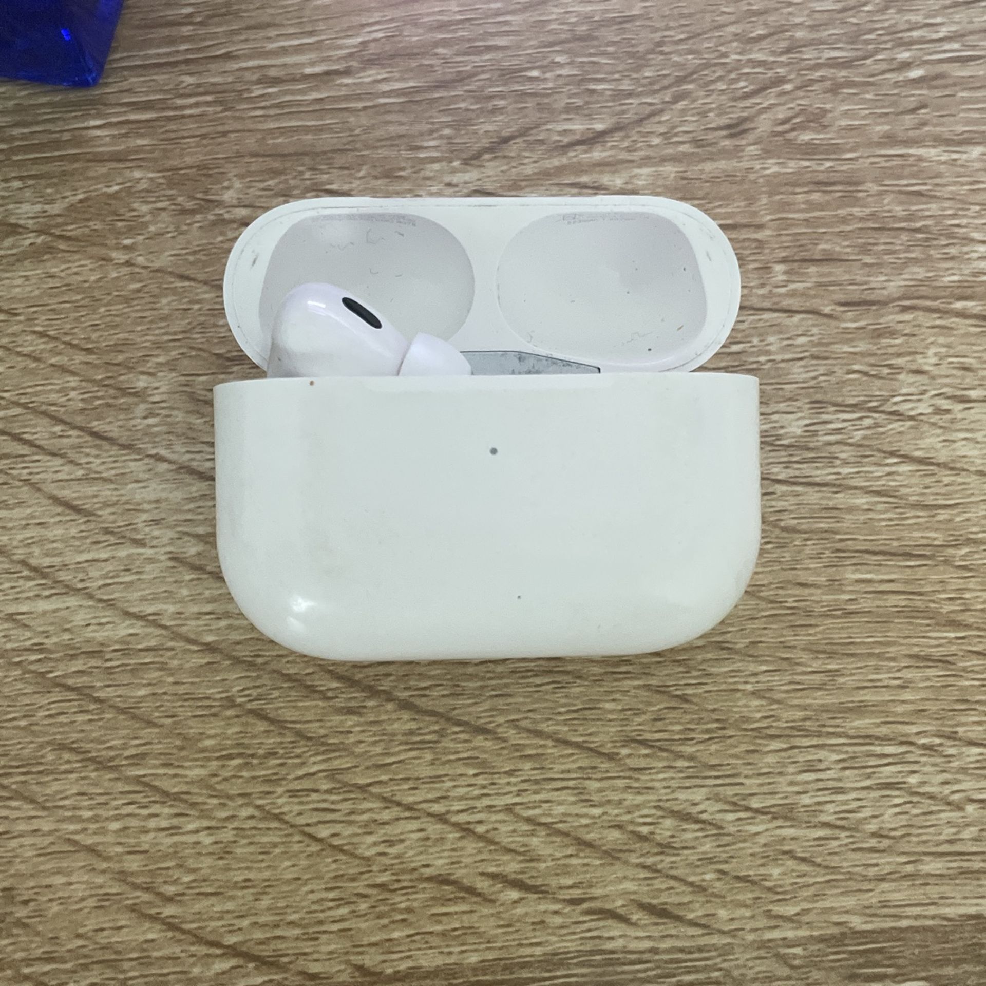 AirPods Pro 2 Only Has 1 Earbud But Still Very Useful