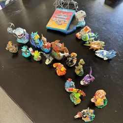 Skylanders bundle. Game, Pad And Figures