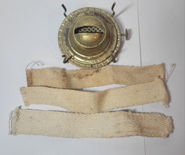 Original Vintage Eagle Brand Oil Lamp Burner & 3 Original Wicks