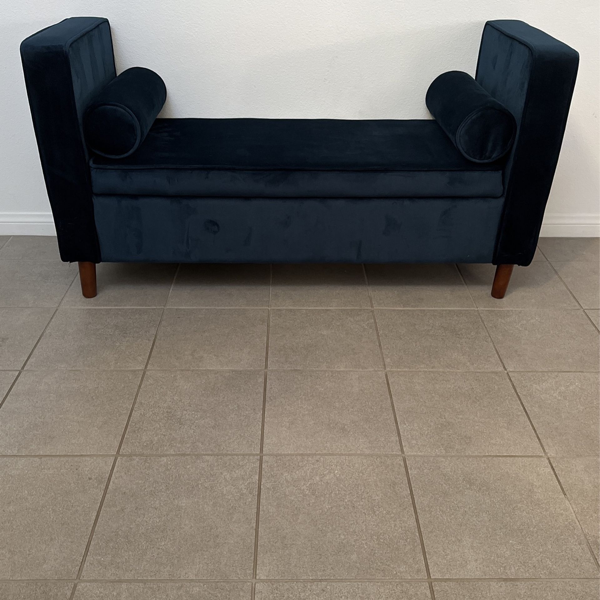 FLIP TOP STORAGE BENCH