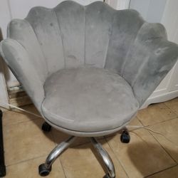 One Seashell Rolling Chair