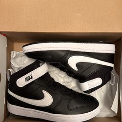 Nike black and white as 2.5 kids