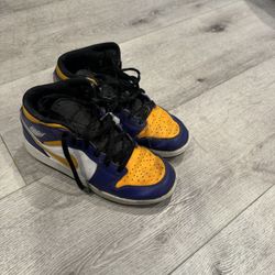 Used kids Nike Air Jordan size 6.  