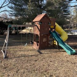 FREE OUTDOOR PLAYSET