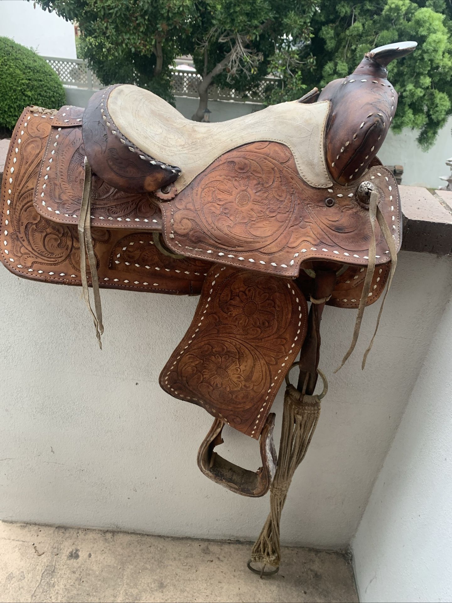 Saddle, western working saddle, complete with good underpad. Used putting in good condition.