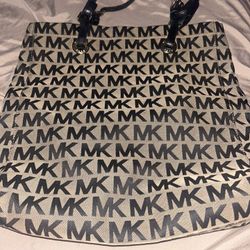 Michael Kors Bag $25 OBO 