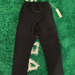 🔥 FEAR OF GOD ESSENTIALS SWEATPANTS – BLACK – SIZE L (NEW)