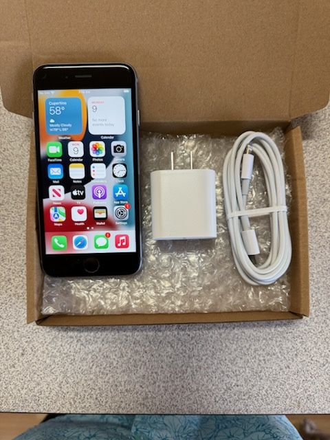 IPHONE 6s @32g  Unlocked  BATTERY @94%