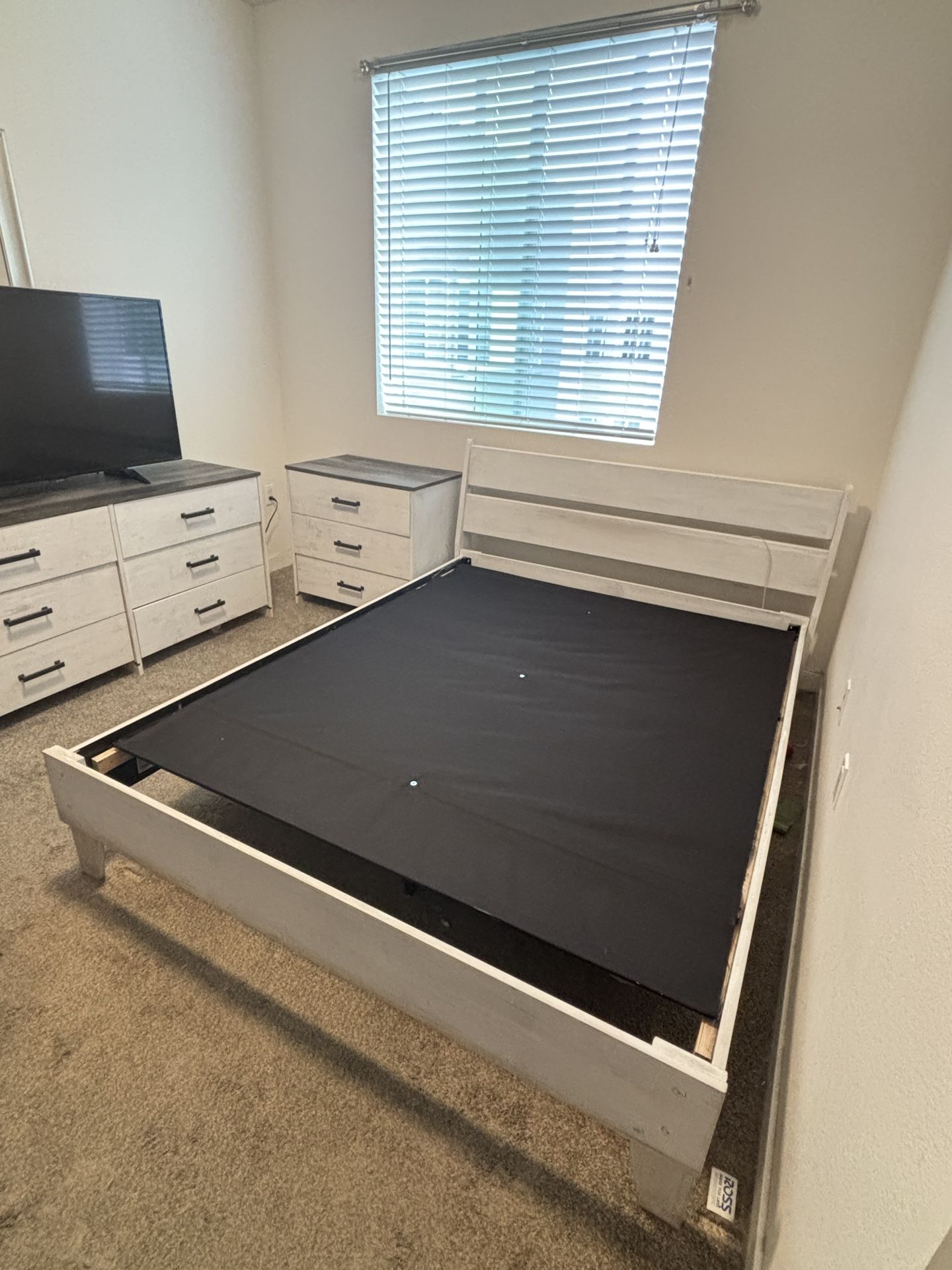 Bedroom Set For Sale! TV NOT INCLUDED