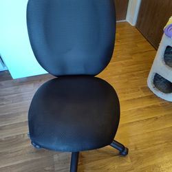 ($20) Like New Black Desk Chair