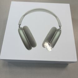 Apple AirPods Max’s With Lightning Charger