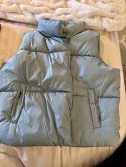 NWOT Old Navy Medium Tall Puffer Vest
