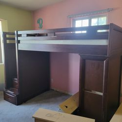 ** PENDING** FREE BUNK BED WITH MATTRESS 