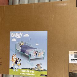 Cama para niño nueva en caja