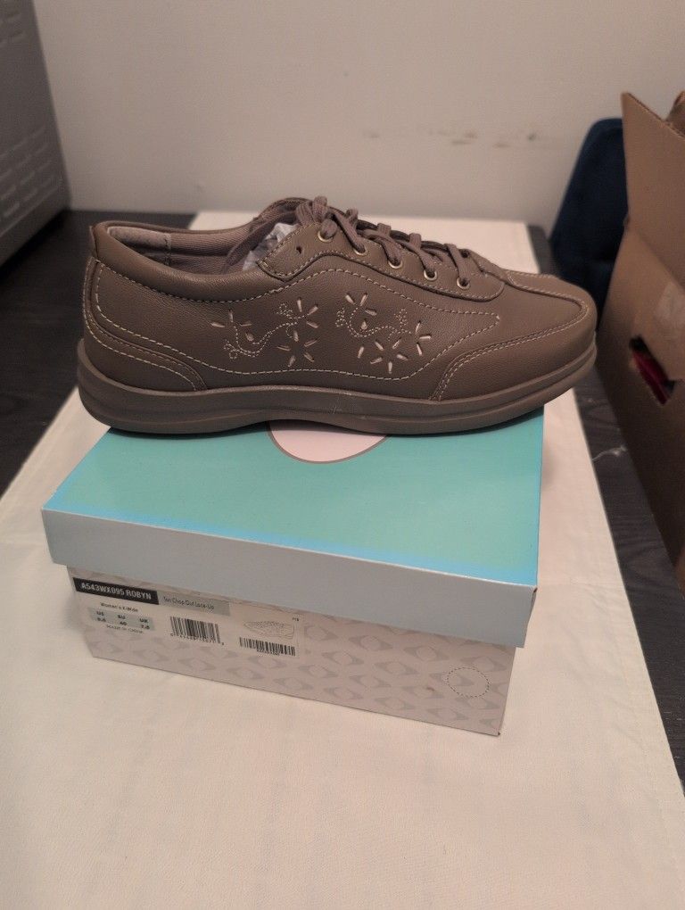 APEX Robyn Leather NEW Orthopedic Comfort Slip Resistant Lace-up Shoes Extra Wide Size 9.5 Size 7 Brown Tan Floral Cutout Never Worn Women's Shoes