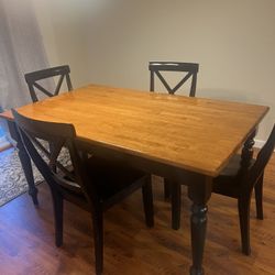 Dining/kitchen Table and 4 Chairs 