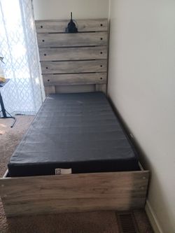 Bed frame w/ boxspring