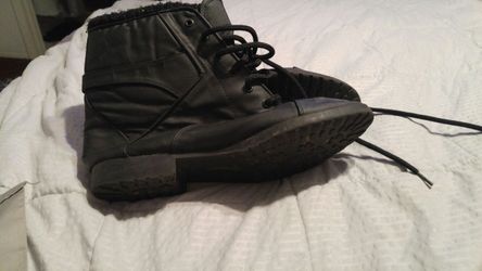 Waterproof boots fur lined. Sweater cuff